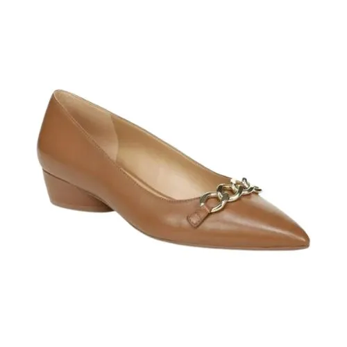 Becca Low Pump