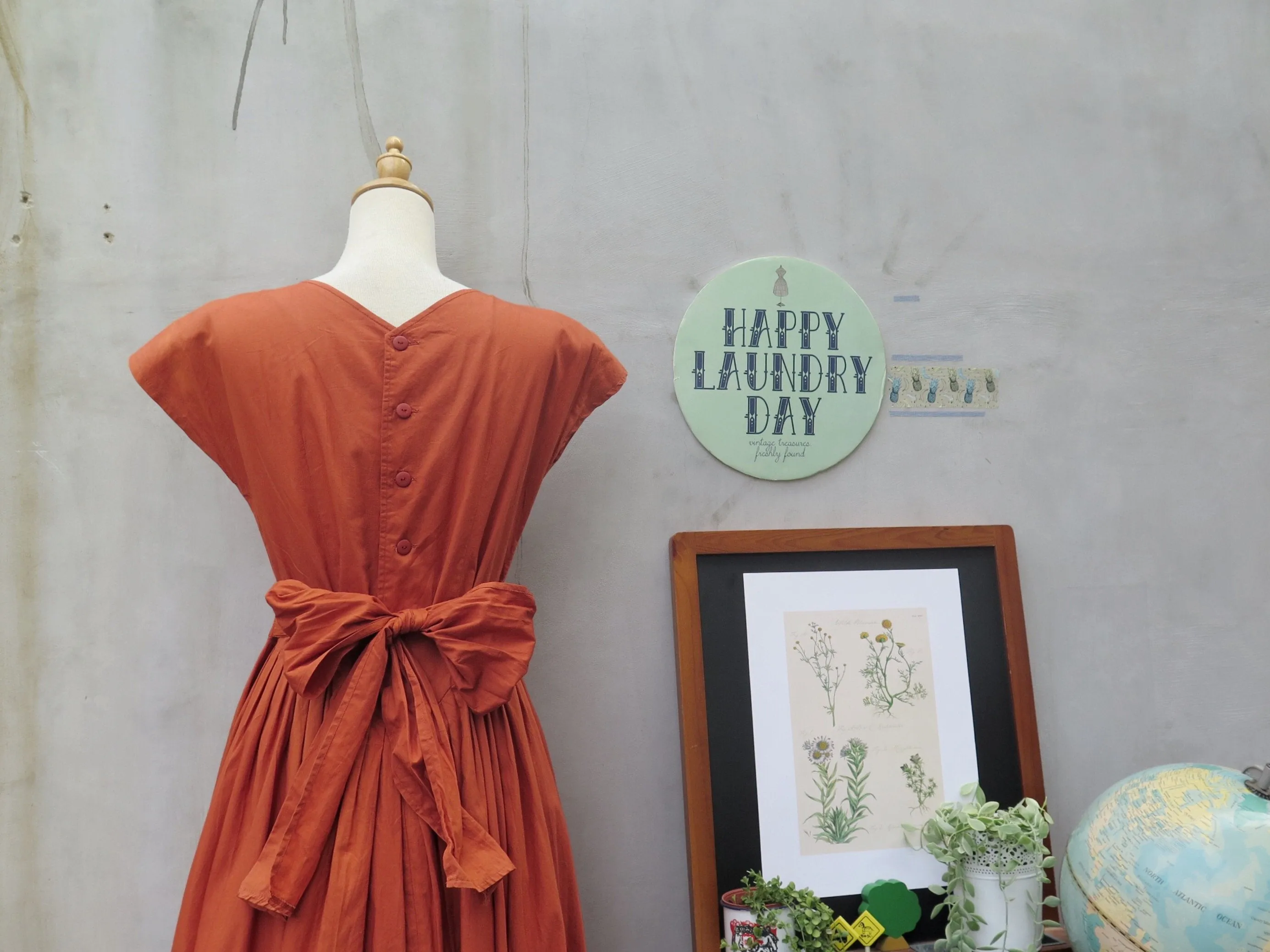 Siena Falls | Vintage 1970s 1980s Pleated waist Button Day Dress in Siena Brown