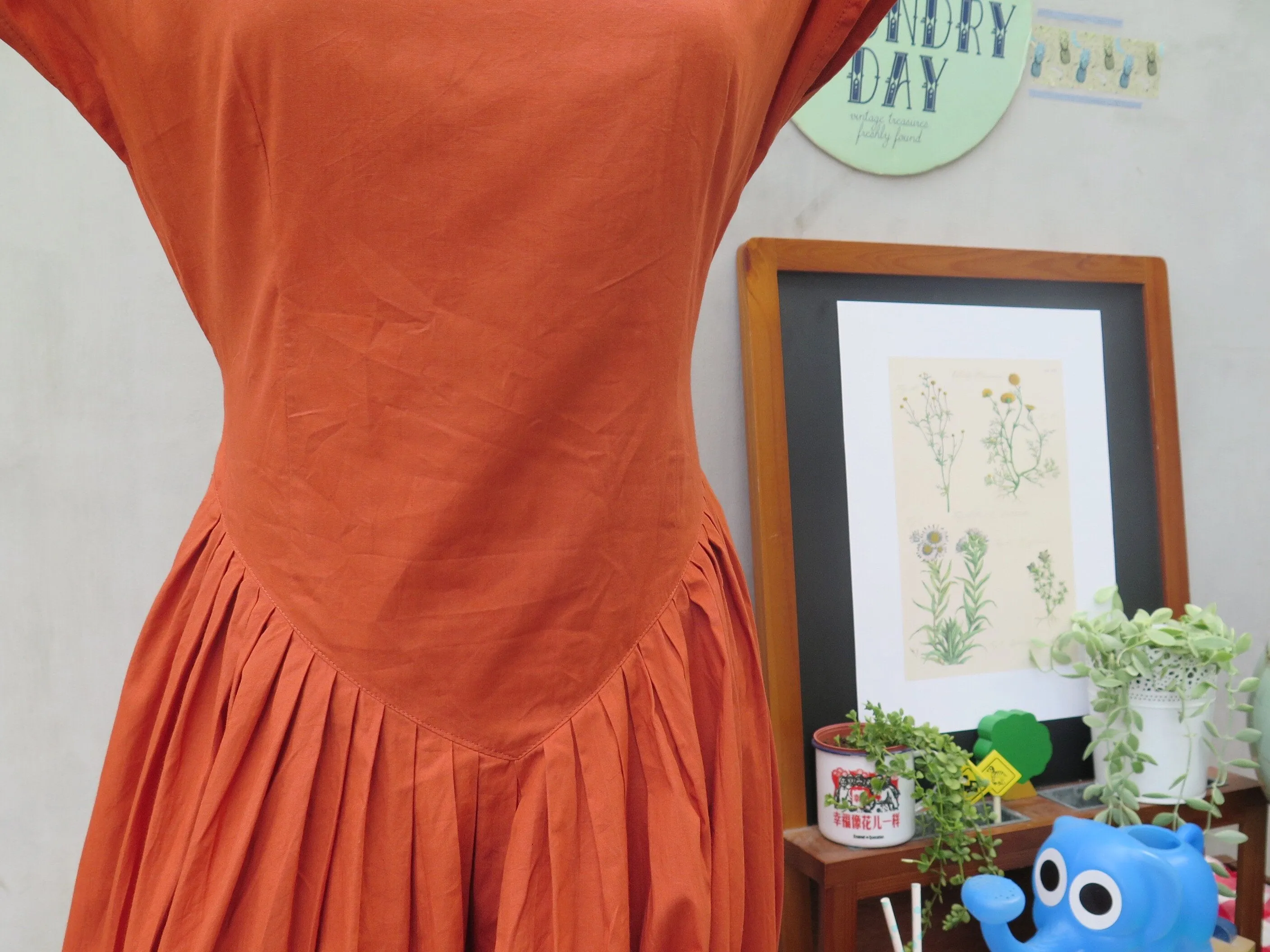 Siena Falls | Vintage 1970s 1980s Pleated waist Button Day Dress in Siena Brown