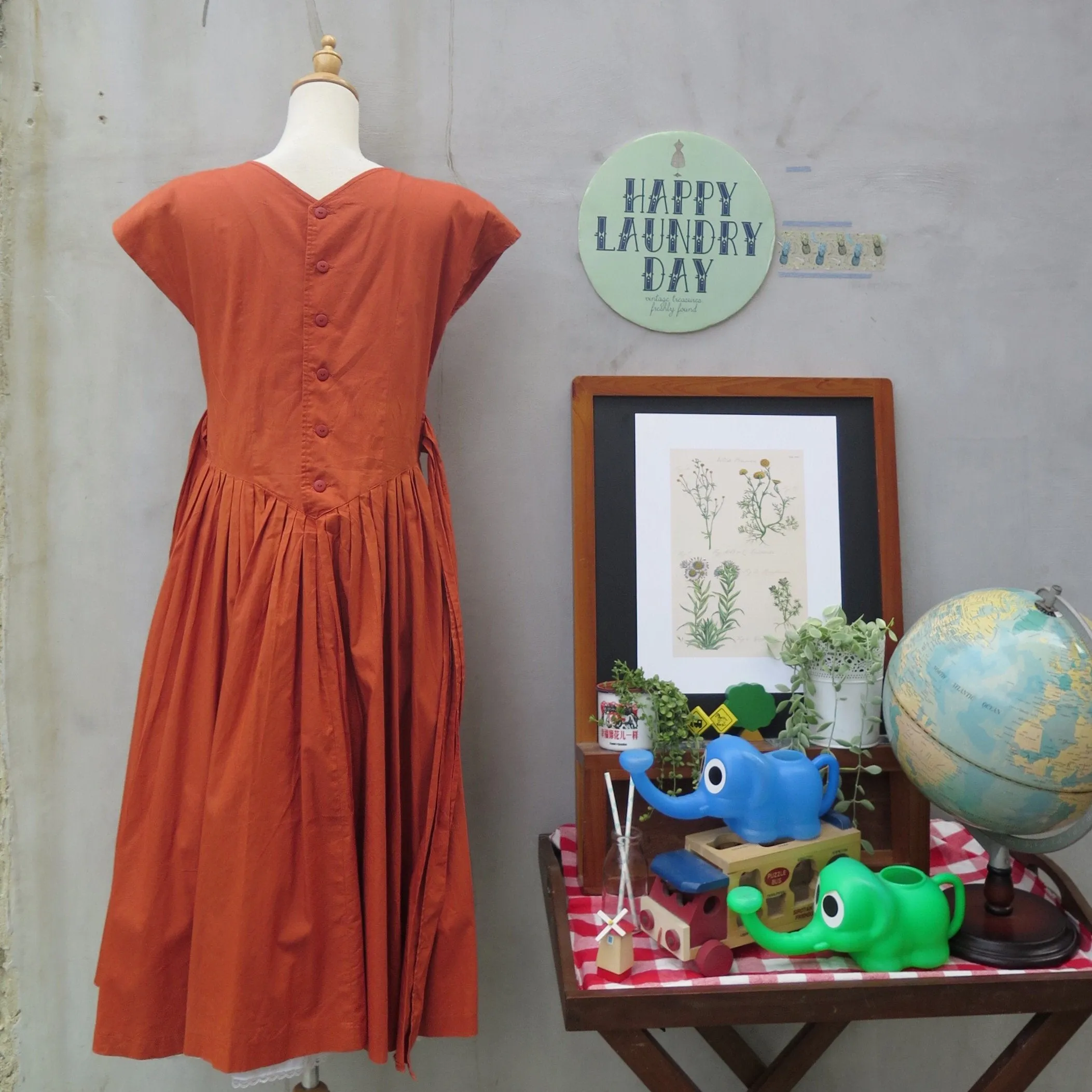 Siena Falls | Vintage 1970s 1980s Pleated waist Button Day Dress in Siena Brown