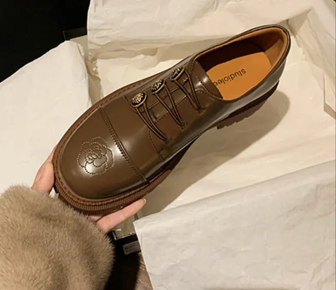 Women Elegant Button Accents Floral Embroidery Oxfords